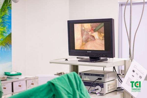 Cận cảnh một ca mổ nội soi viêm túi mật tại Bệnh viện ĐKQT Thu Cúc. 