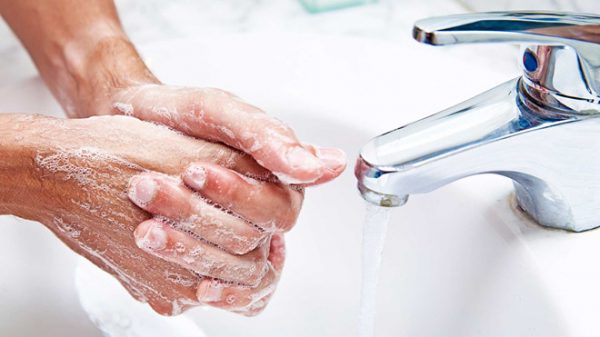 Giữ gìn vệ sinh thân thể sạch sẽ là một trong những biện pháp phòng tránh mụn rộp sinh dục hữu hiệu nhất