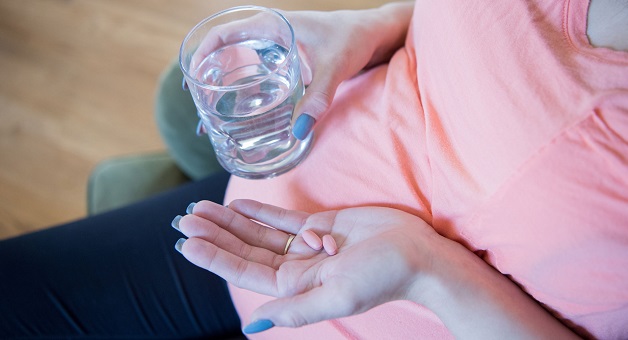 Sử dụng nhiều thuốc, nhất là thuốc kháng sinh cũng sẽ làm mất cân bằng độ pH ở âm đạo, tạo điều kiện cho nấm Candida phát triển