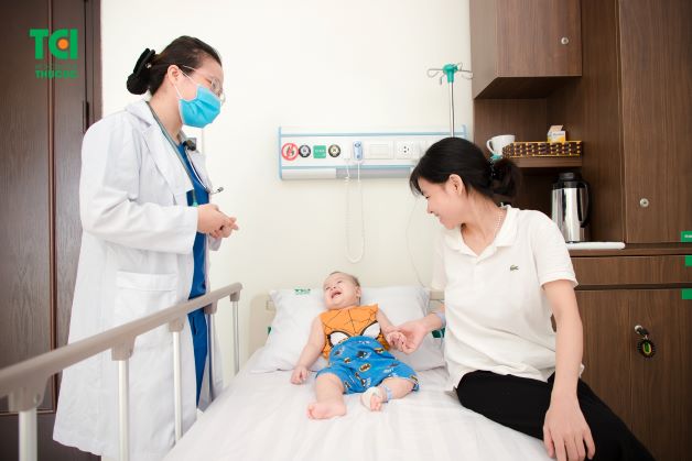 Nếu nghi ngờ trẻ bị sởi, cha mẹ cần đưa trẻ đến các cơ sở y tế có chuyên môn để được phát hiện bệnh và tư vấn về cách chăm sóc và điều trị đúng cách nhất.