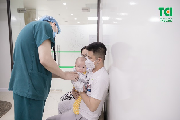 Trẻ bị nhiệt lưỡi có ảnh hưởng gì không?