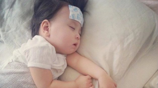 Trẻ bị sốt tiêu chảy là căn bệnh thường gặp