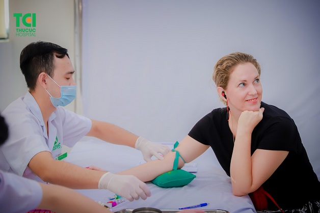 Người ngoại quốc có nên mua giấy khám sức khỏe không?