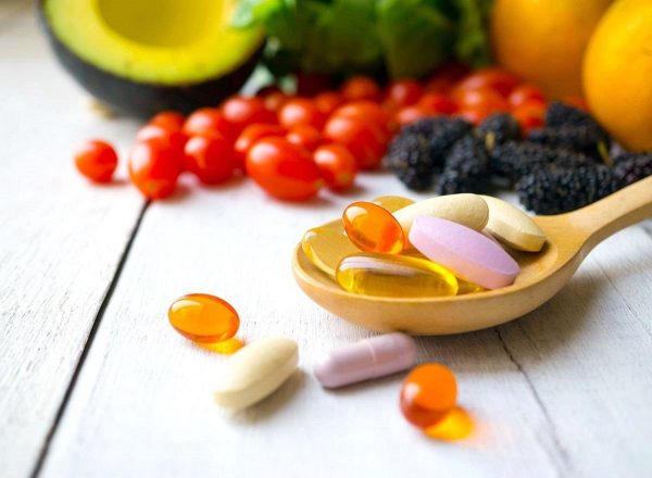Với thắc mắc u xơ tử cung không nên uống vitamin gì thì chị em có thể hoàn toàn yên tâm bởi hầu như tất cả các loại vitamin đều có lợi cho cơ thể, tuy nhiên để việc điều trị đạt hiệu quả cao thì trước khi sử dụng, chị em cần tham khảo ý kiến của bác sĩ
