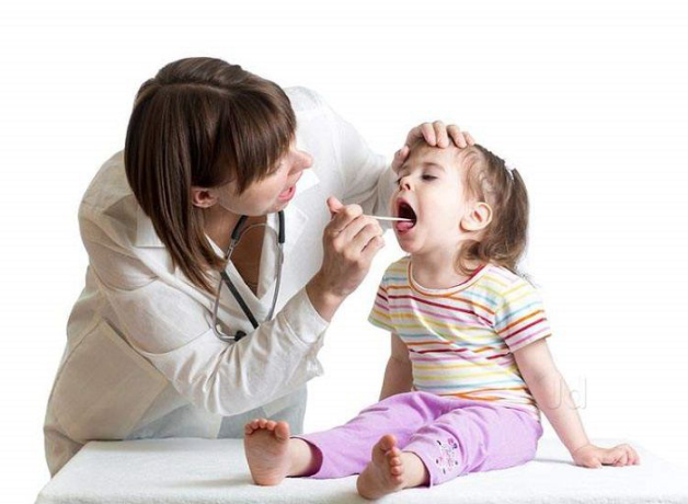 viêm amidan ở trẻ 2 tuổi