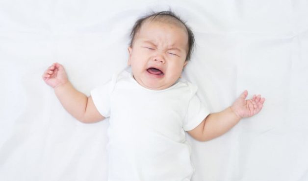 Có rất nhiều trẻ quấy khóc, ngủ không sâu giấc