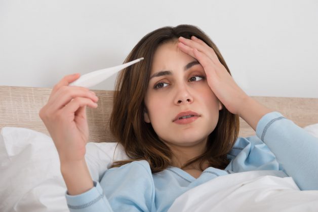 Sốt cao là một trong những biểu hiện của viêm Amidan vì cơ thể đa sản xuất ra kháng thể để chống lại hiện tượng viêm nhiễm