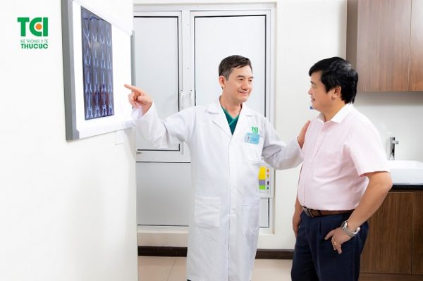 Tán sỏi thận ngoài da ở đâu