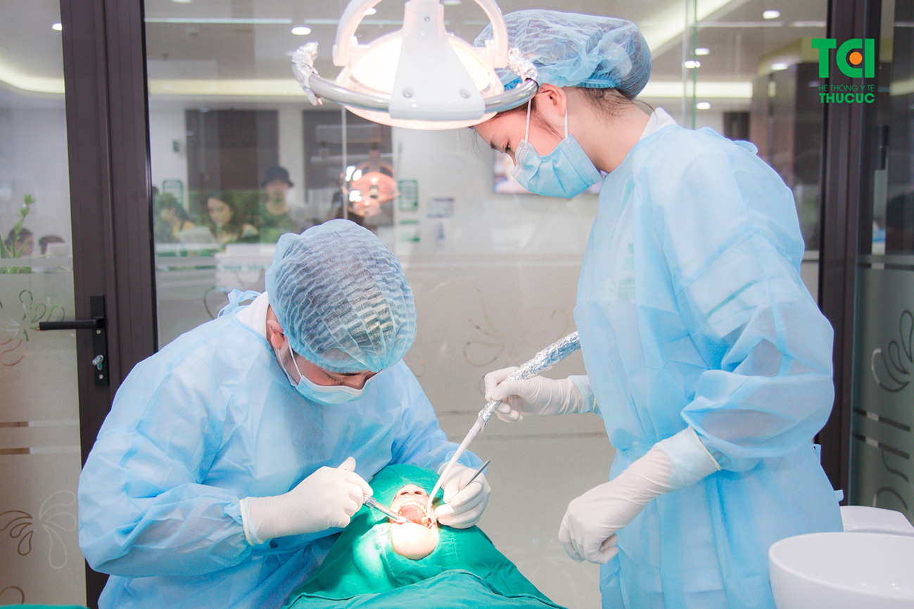 trồng răng bằng phương pháp implant