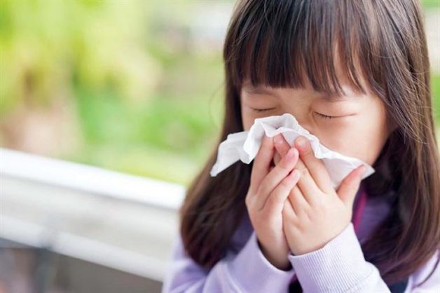 Có nhiều nguyên nhân khiến bé bị viêm mũi dị ứng