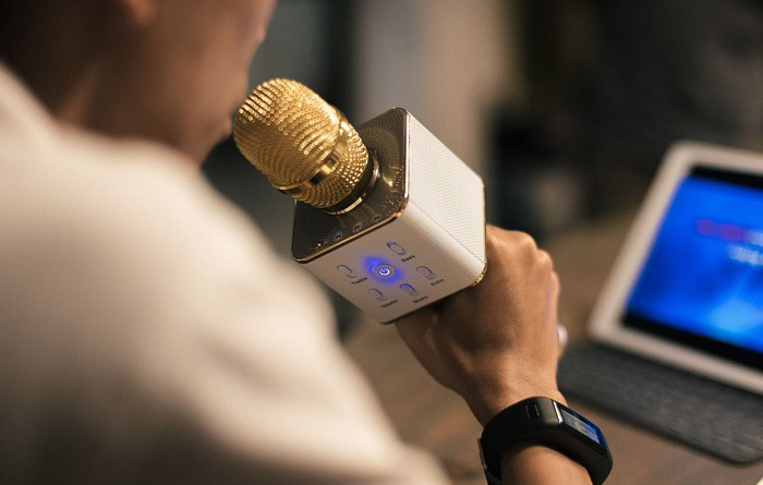 Sử dụng dụng cụ khuếch đại âm thanh giúp bạn hạn chế lạm dụng giọng nói quá mức