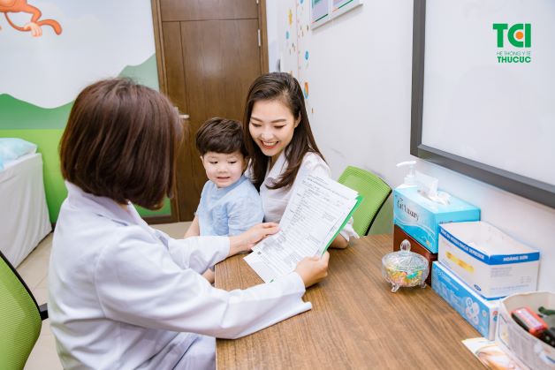 Đưa trẻ đến gặp bác sĩ nếu tình trạng rối loạn tiêu hóa kéo dài, bác sĩ sẽ thăm khám và đưa ra phương pháp điều trị đúng cách và hiệu quả.