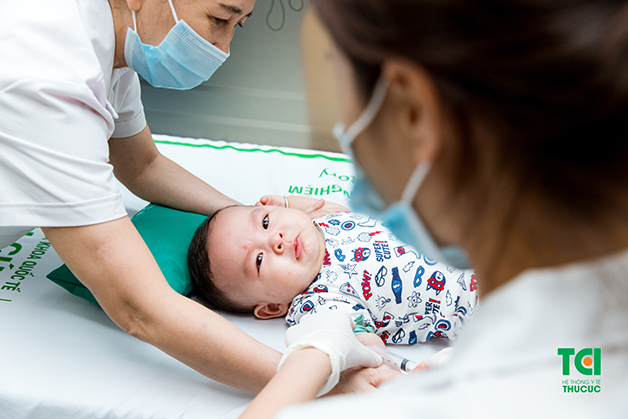 Khi trẻ có dấu hiệu lồng ruột, bố mẹ phải cho con đi khám ngay