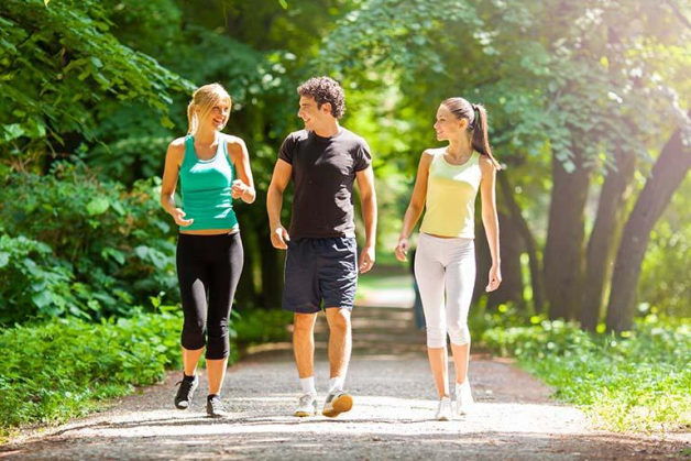 thoái hóa khớp gối có nên đi bộ không
