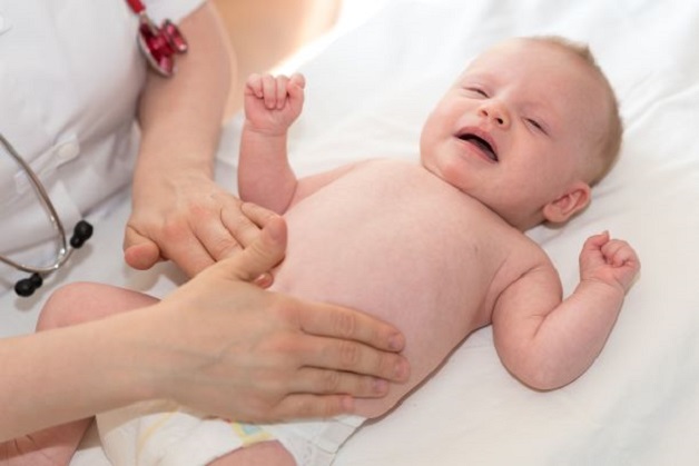 Thoát vị bẹn ở trẻ thường được ưu tiên điều trị sớm bằng phương pháp mổ nội soi