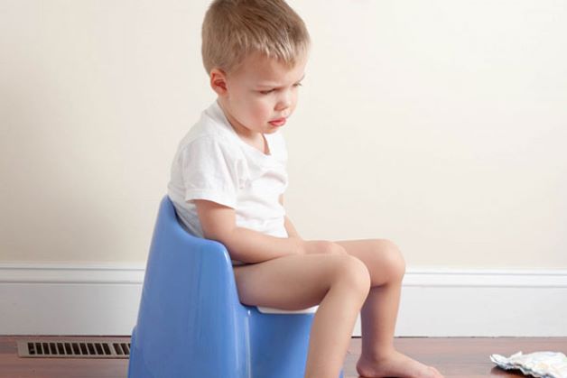 Trẻ 3 tuổi bị táo bón là tình trạng phổ biến khiến cho các bậc phụ huynh lo lắng