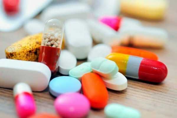 Điều trị nội khoa sử dụng các loại thuốc đặc trị và thuốc bổ kết hợp với chế độ dinh dưỡng có lợi.