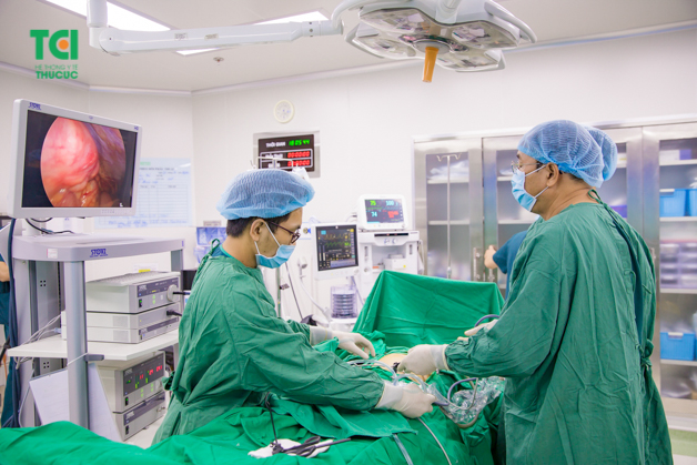 U xơ tuyến vú có nên mổ không còn tùy thuộc vào các yếu tố như kích thước khối u, tình trạng bệnh