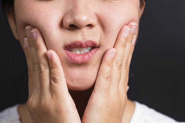 chữa viêm khớp hàm thái dương tại nhà