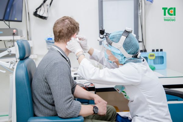 Thăm khám và điều trị viêm tai trong
