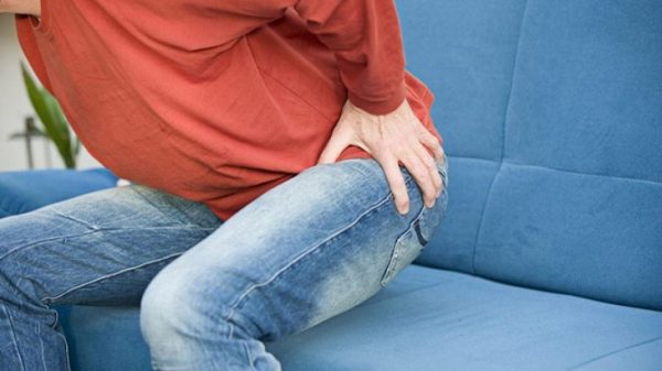 Khi chuyển sang giai đoạn mãn tính, lúc này những cơn đau ở tinh hoàn và bìu có thể lan sang các bộ phận khác như vùng bụng dưới lẫn vùng háng