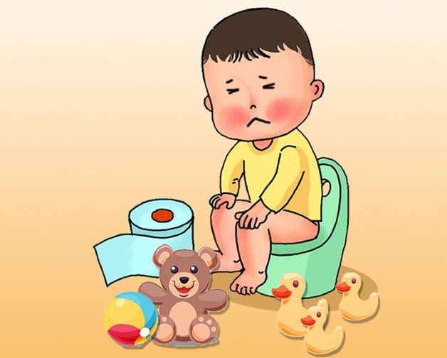 Bé bị táo lâu ngày khiến nhiều bậc phụ huynh lo lắng bởi táo bón lâu ngày có thể gây ảnh hưởng đến sức khỏe, tâm lý của trẻ, từ đó làm cho độc tố tích tụ và gây ra các bệnh ở đường sinh dục của trẻ