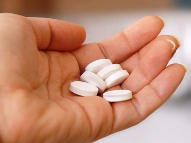 Dùng thuốc kết hợp với tâm lý trị liệu, thay đổi lối sống, ăn uống và nghỉ ngơi điều độ
