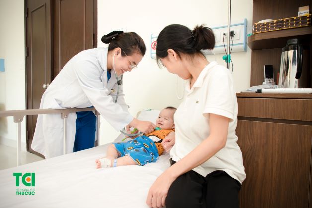 Để hạn chế các vấn đề về đường tiêu hóa của trẻ, cha mẹ nên tìm hiểu thông tin cũng như chăm sóc trẻ một cách cẩn thận. Nếu trẻ có bất kỳ triệu chứng bất thường, cần đưa trẻ đến bệnh viện để thăm khám và điều trị ngay.