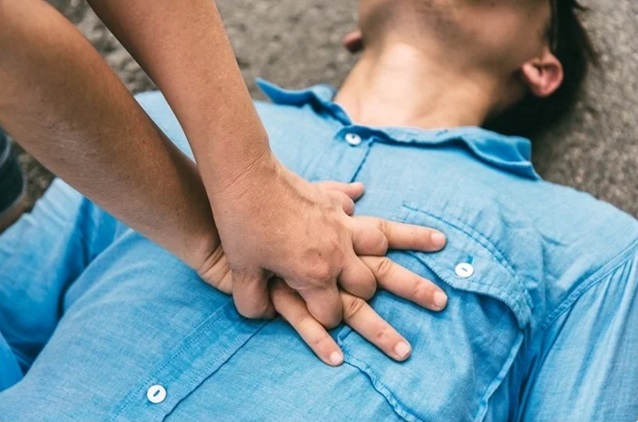 Bệnh nhân cần được sơ cứu và đưa đến bệnh viện kịp thời để bảo toàn tính mạng và tăng khả năng hồi phục.