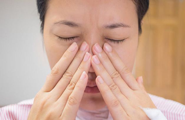 Viêm amidan để lâu sẽ gây ra viêm mũi, viêm họng, viêm tai giữa và một số bệnh tai mũi họng khác.