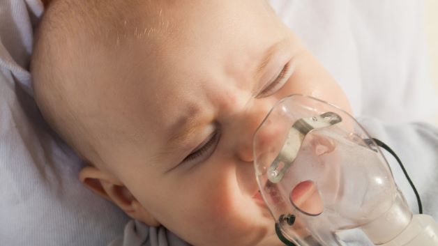 Viêm tiểu phế quản ở trẻ 6 tháng tuổi là bệnh thường gặp ở trẻ. Viêm phế quản ở trẻ có tỷ lệ tăng cao khi thời tiết có tính chất hanh khô, nhiệt độ thấp.