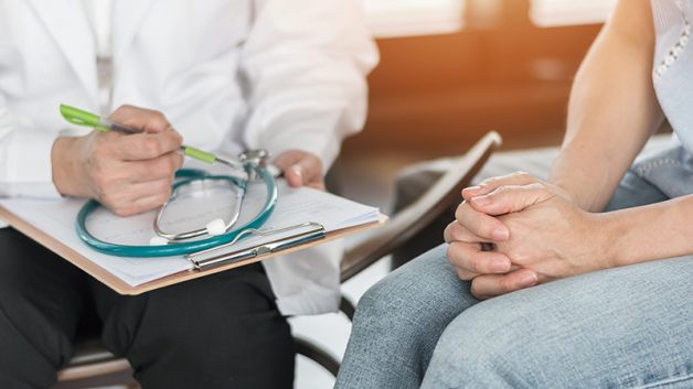 Chị em nên giữ tâm lý thoải mái khi đi khám phụ khoa và gặp bác sĩ nam