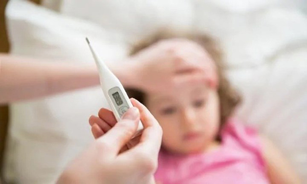 Cách điều trị sốt virus ở trẻ em hiệu quả nhất là đưa con đi khám bác sĩ