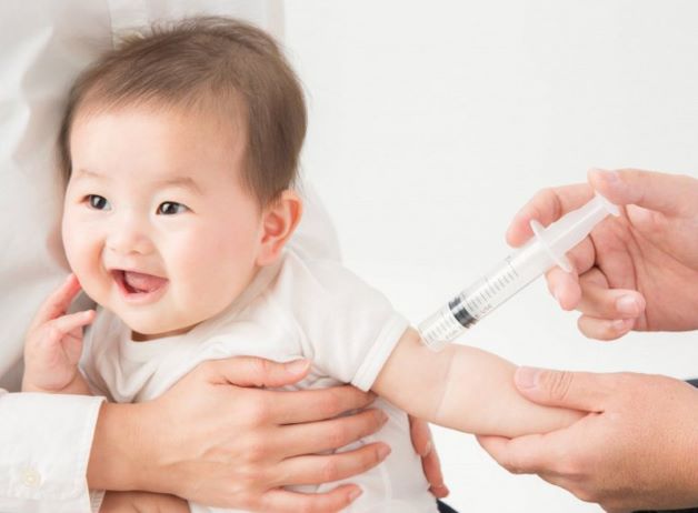 Trẻ sơ sinh nếu phải điều trị bằng thuốc kháng sinh trong khoảng thời gian dài sẽ khó tránh khỏi những tác dụng phụ ngoài ý muốn của thuốc. Trong đó có hiện tượng tiêu chảy, sôi bụng, táo bón…