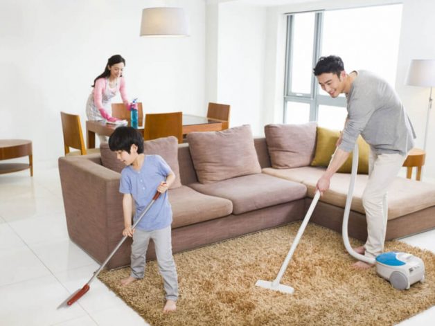 Vệ sinh nhà cửa thường xuyên giúp đẩy lùi nguy cơ mắc các bệnh về xoang