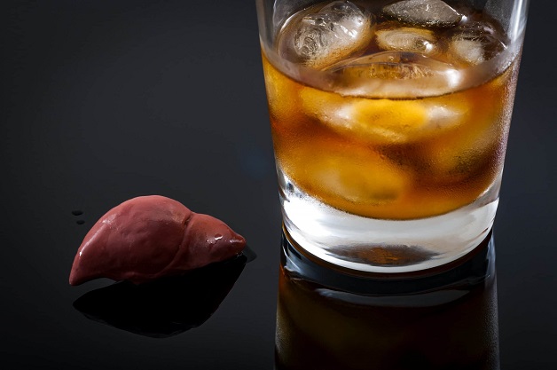 Nguyên nhân men gan cao là lạm dụng rượu bia