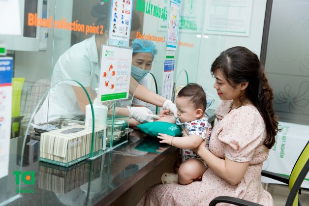 Ngay khi nhận thấy những triệu chứng nặng của bệnh tiêu chảy cha mẹ cần nhanh chóng đưa trẻ đến bệnh viện càng sớm càng tốt để được cấp cứu và xử lý kịp thời.