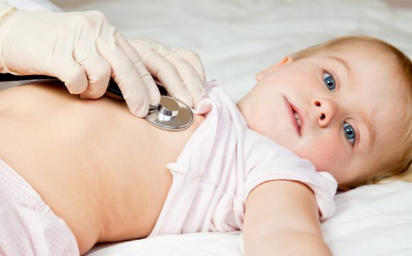 Viêm phế quản là tình trạng viêm niêm mạc ống phế quản thường gây ra một số triệu chứng điển hình như ho, có đờm