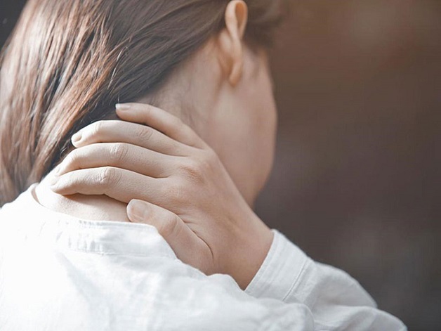 đau nửa đầu nguyên nhân do thoát vị đĩa đệm, thoái hóa cột sống cổ