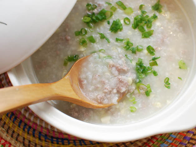 Sau phẫu thuật, người bệnh nên ưu tiên ăn các món mềm, loãng để mau phục hồi.