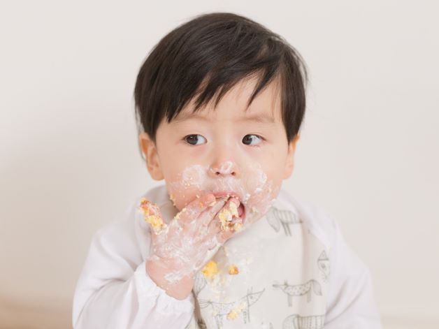 Trẻ ăn vào là bị nôn ra kéo dài còn là biểu hiện của những bệnh lý liên quan đến vấn đề tiêu hóa, hệ hô hấp.