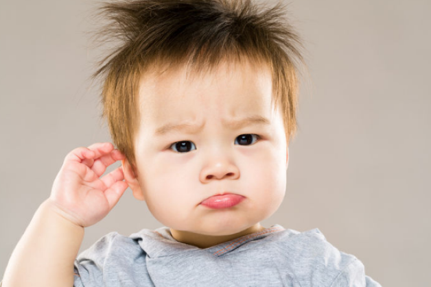 Trẻ sơ sinh bị viêm tai giữa là tình trạng tai giữa của trẻ bị sưng, viêm nhiễm, đau do nhiễm trùng, gây ảnh hưởng đến sinh hoạt và sức khỏe của trẻ.