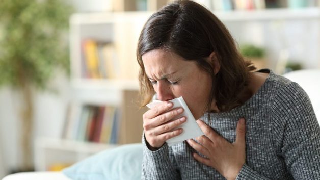 Khi chuyển sang giai đoạn viêm xoang bướm mạn tính, bệnh nhân sẽ xuất hiện đờm ở cổ họng
