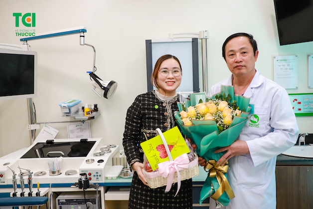Bệnh nhân Hạ Thu Trang (28 tuổi) chia sẻ rất hài lòng sau khi thực hiện phẫu thuật cắt amidan bằng phương pháp Plasma Plus tại Bệnh viện ĐKQT Thu Cúc.
