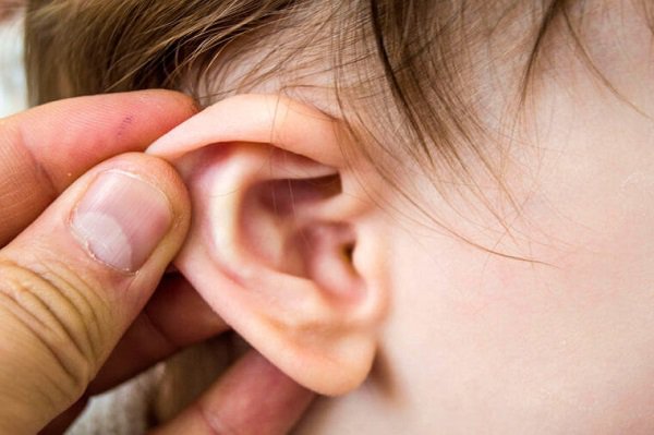 Với cấu trúc tai chưa hoàn chỉnh, trẻ rất dễ bị viêm tai giữa mạn tính