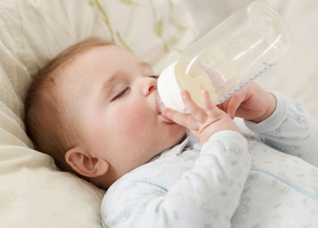 Bù nước là nguyên tắc quan trọng khi điều trị bệnh tiêu chảy cấp ở trẻ em