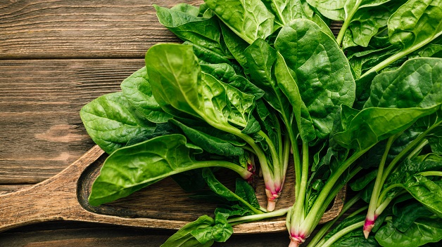 Nếu đang sử dụng thuốc chống đông, cần tránh các thực phẩm giàu vitamin K, đặc biệt là các loại rau xanh thẫm.