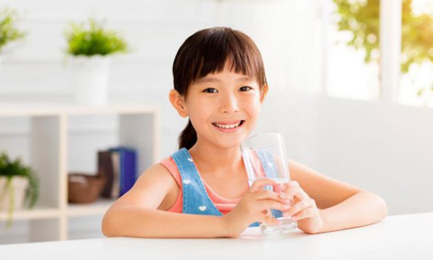 trẻ bị nôn đi ngoài