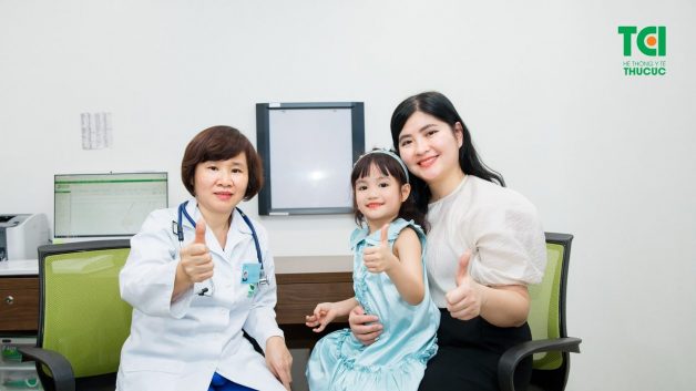 Khi trẻ có dấu hiệu bị tiêu chảy, bố mẹ hãy nhanh chóng đưa con đi gặp bác sĩ