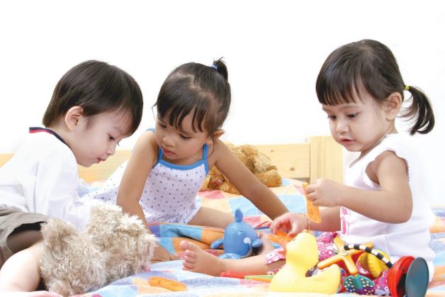 Môi trường lây lan của bệnh chân tay miệng chủ yếu là ở các cơ sở chăm sóc trẻ em, khu vui chơi, trường học…